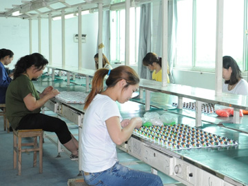 水(shui)表機芯組(zu)裝車間